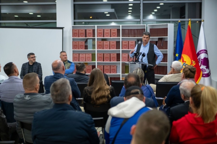 Promovisana knjiga &bdquo;Odsjaji Kur'ana&ldquo; Dragana Popadića